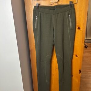Sleek Green Skinny Pants with Stretchy Comfort